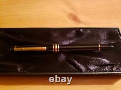 Montblanc Classique Meisterstuck Black w Gold Trim Rollerball Pen 163 12890