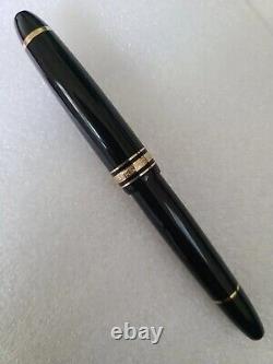 Montblanc Meisterstuck, 147 Traveler M 14K Gold Nib, with leather case nice pen