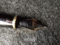 Montblanc Meisterstuck Black and Gold Fountain Pen 14k, No ink -f0530-2