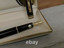 Vintage MONTBLANC Meisterstuck Classique 144 Fountain Pen Fine 18K Gold Nib